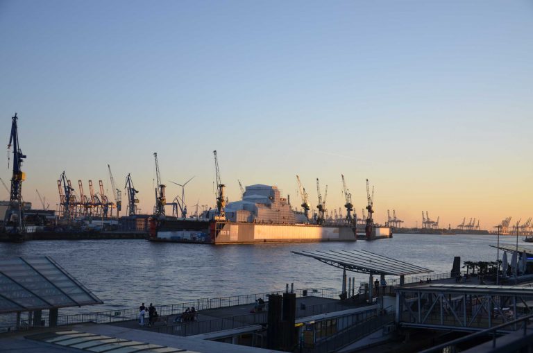 Hafen-Hamburg-Aida