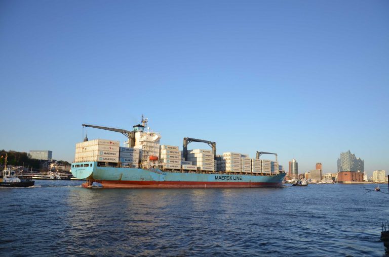 Hafen-Hamburg-Containerschiff