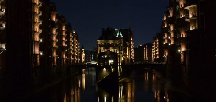 Speicherstadt-Hamburg-bei-Nacht