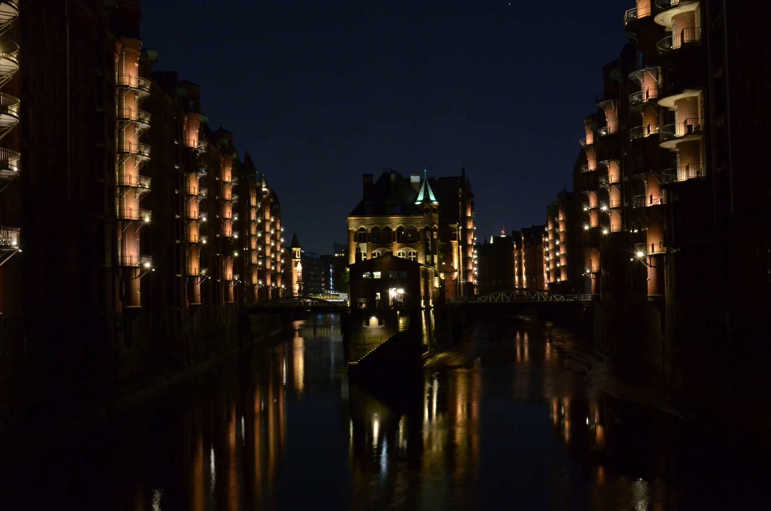 Speicherstadt-Hamburg-bei-Nacht