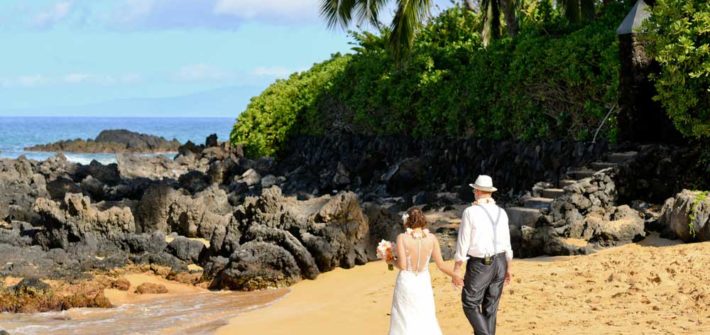 Heirat Hawaii am-Meer-Brautpaar